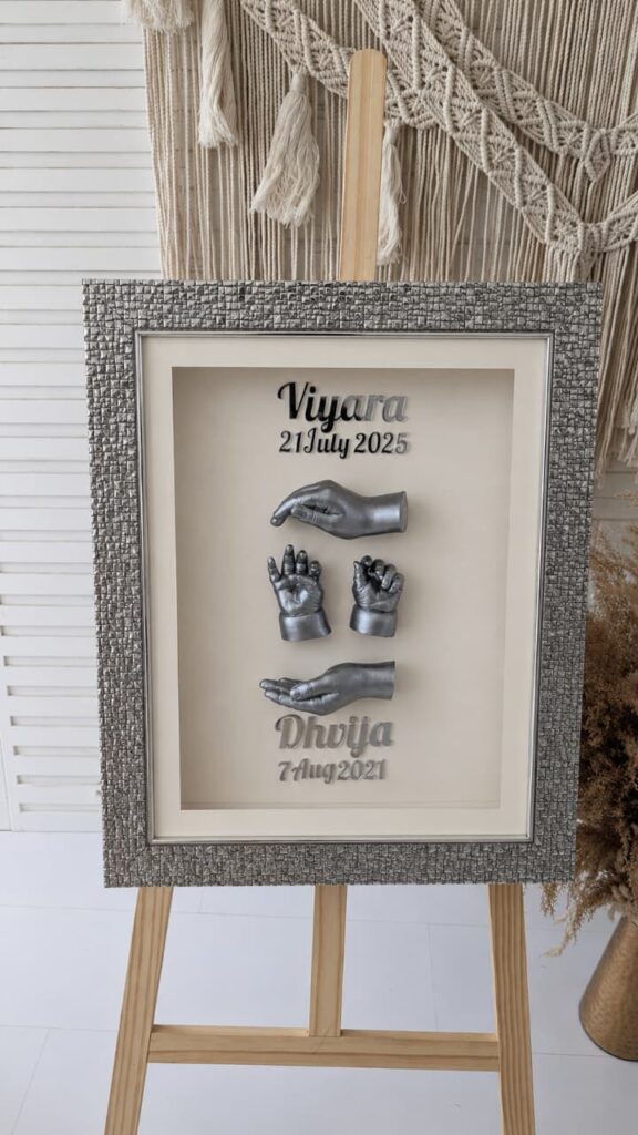 Siblings casting frame with silver premium frame and silver castings